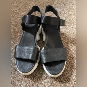 Sorel Kinetic Sandal Size 8.5! Excellent preowned condition
